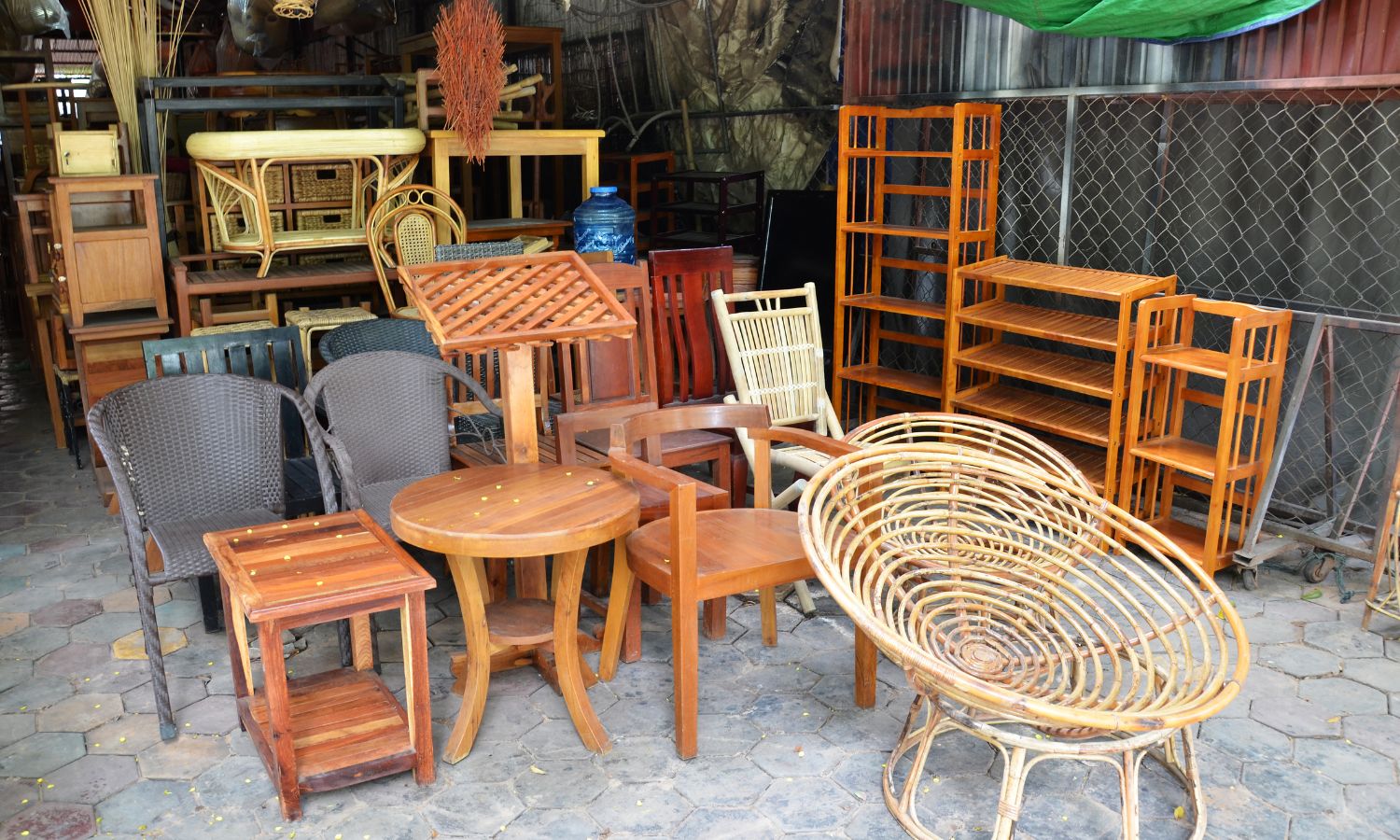 20 Furniture for offices (value : 20000 QAR)